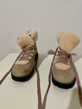J. Crew Black-Sole Beige Boot with Red-Accent Laces Women’s Size 10.